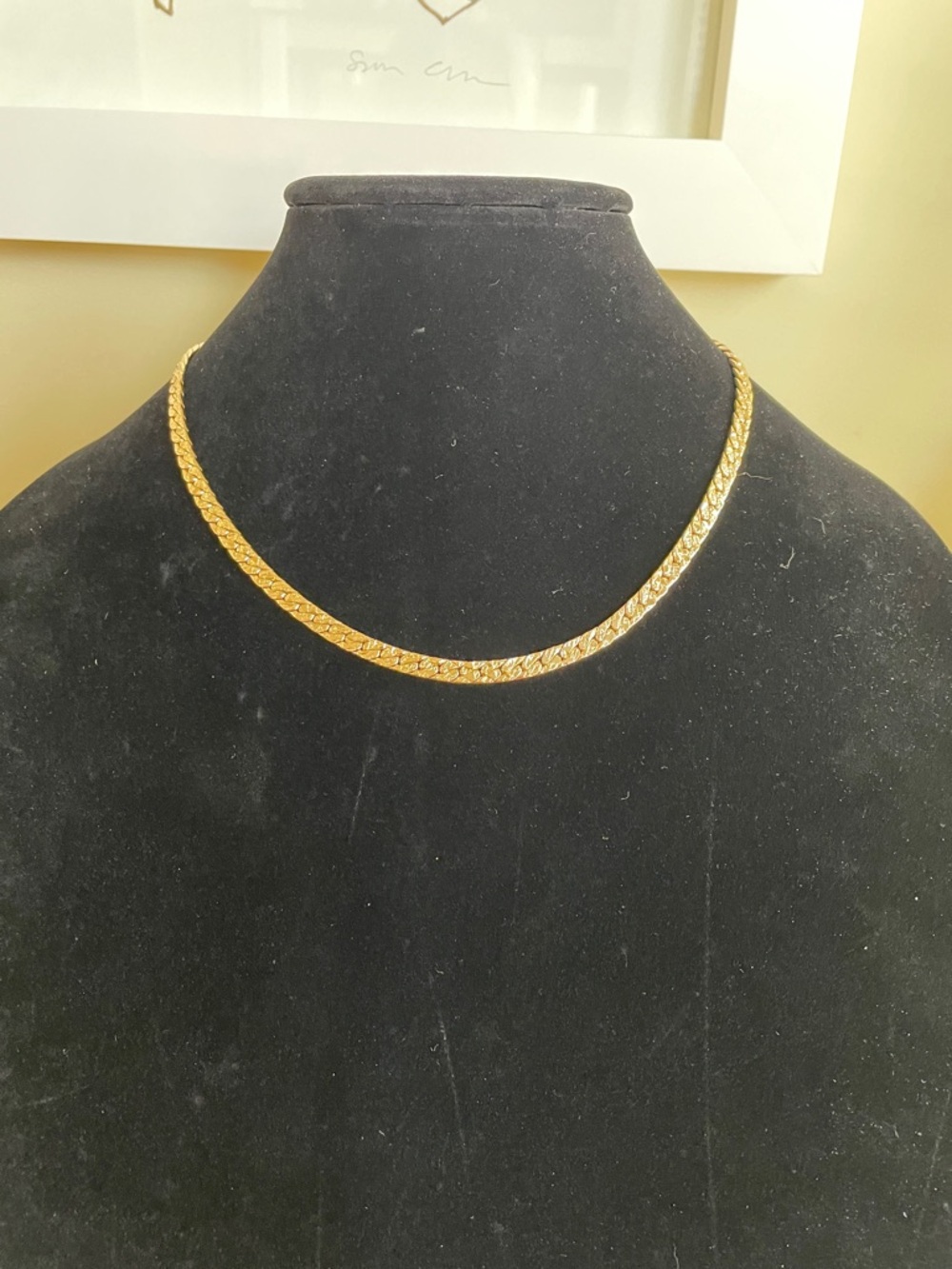 TEXTURED GOLD TONE FLAT CURB LINK CHAIN NECKLACE Vintage Style - Picture 3 of 9